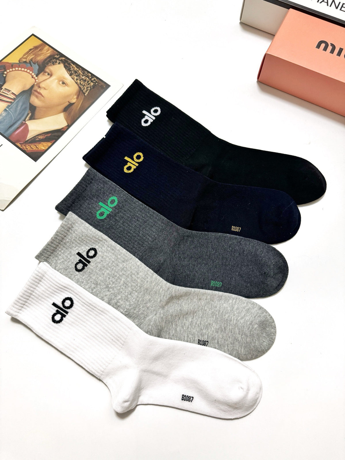 Alo Neutral Plain Small Wordmark Cuffs Crew Socks, image 7