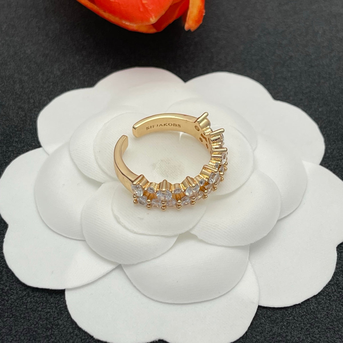 Sif Jakobs crystal crown tiara ring in Rose Gold Tone, detail view 7