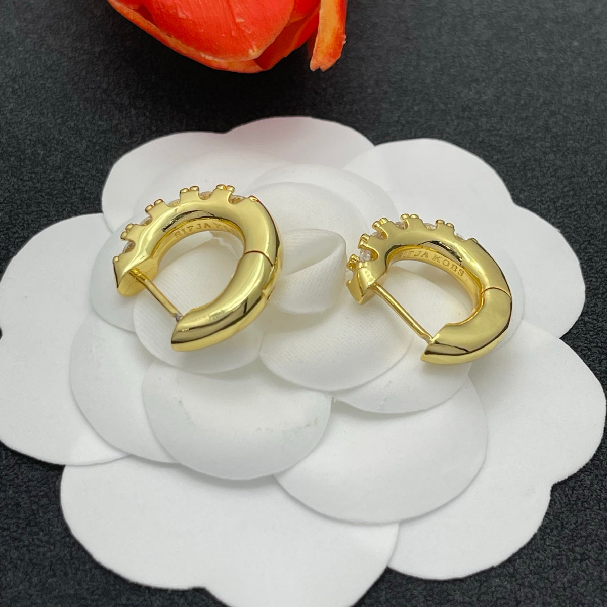 Sif Jakobs graduated crystal huggie hoop earrings in Gold Tone, detail view 15