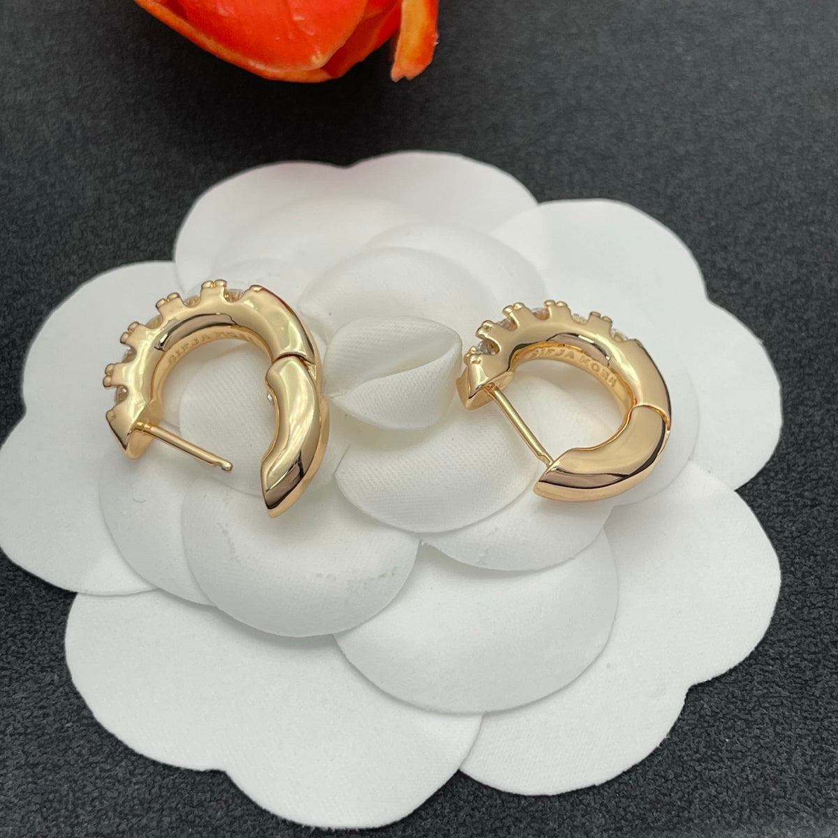 Sif Jakobs graduated crystal huggie hoop earrings in Gold Tone, detail view 7