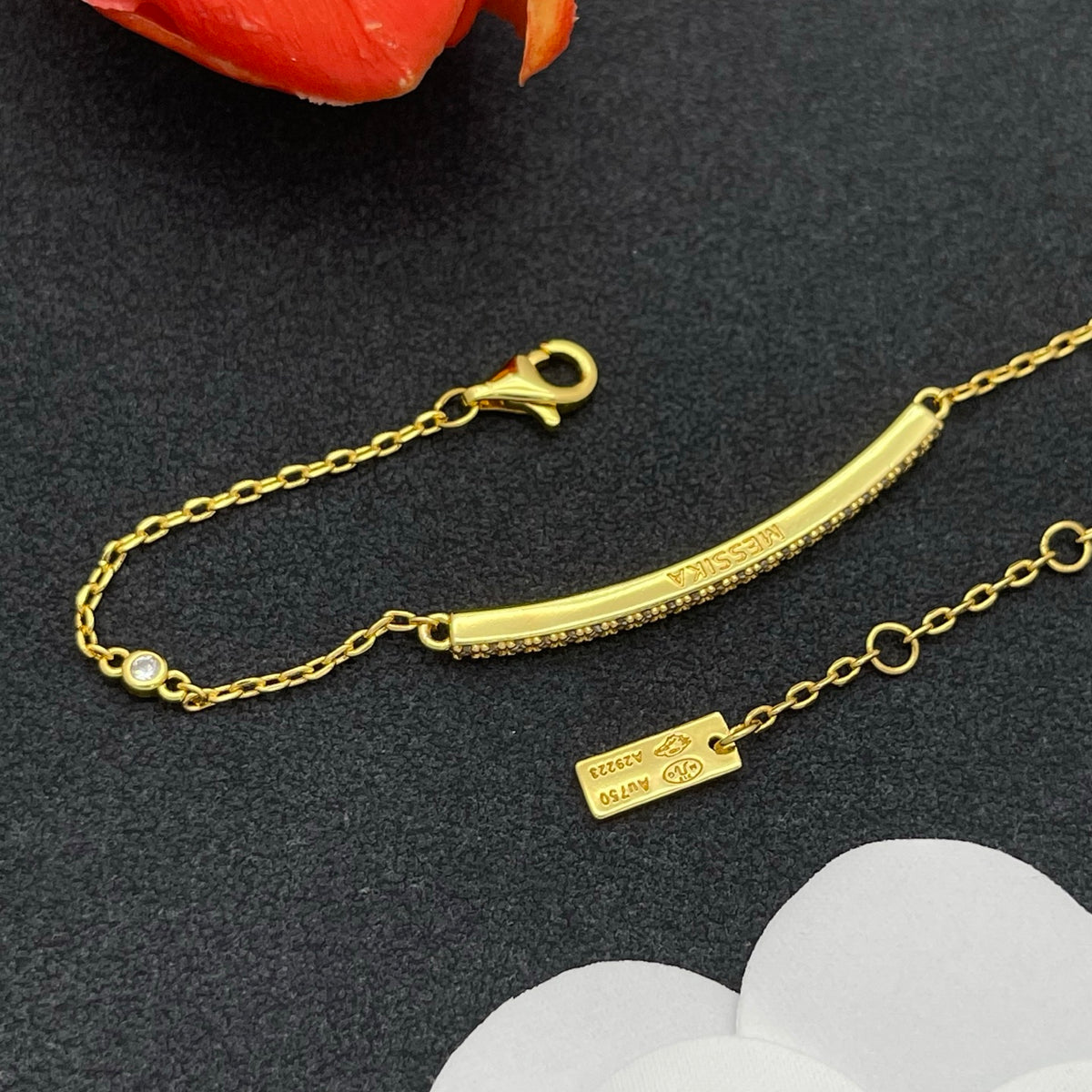 Messika Slim Bar Chain bracelet in Gold Tone, detail view 5