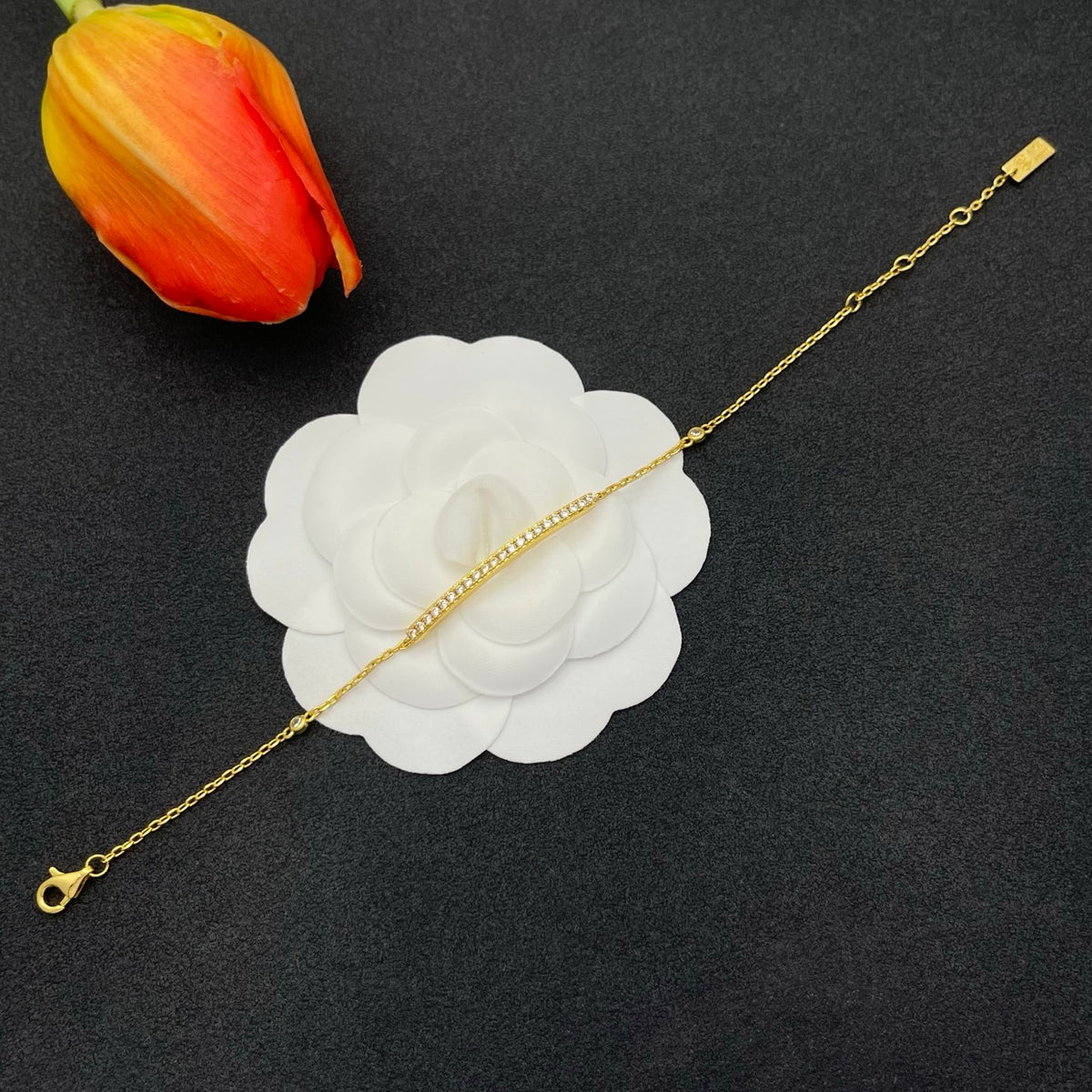 Messika Slim Bar Chain bracelet in Gold Tone, detail view 2