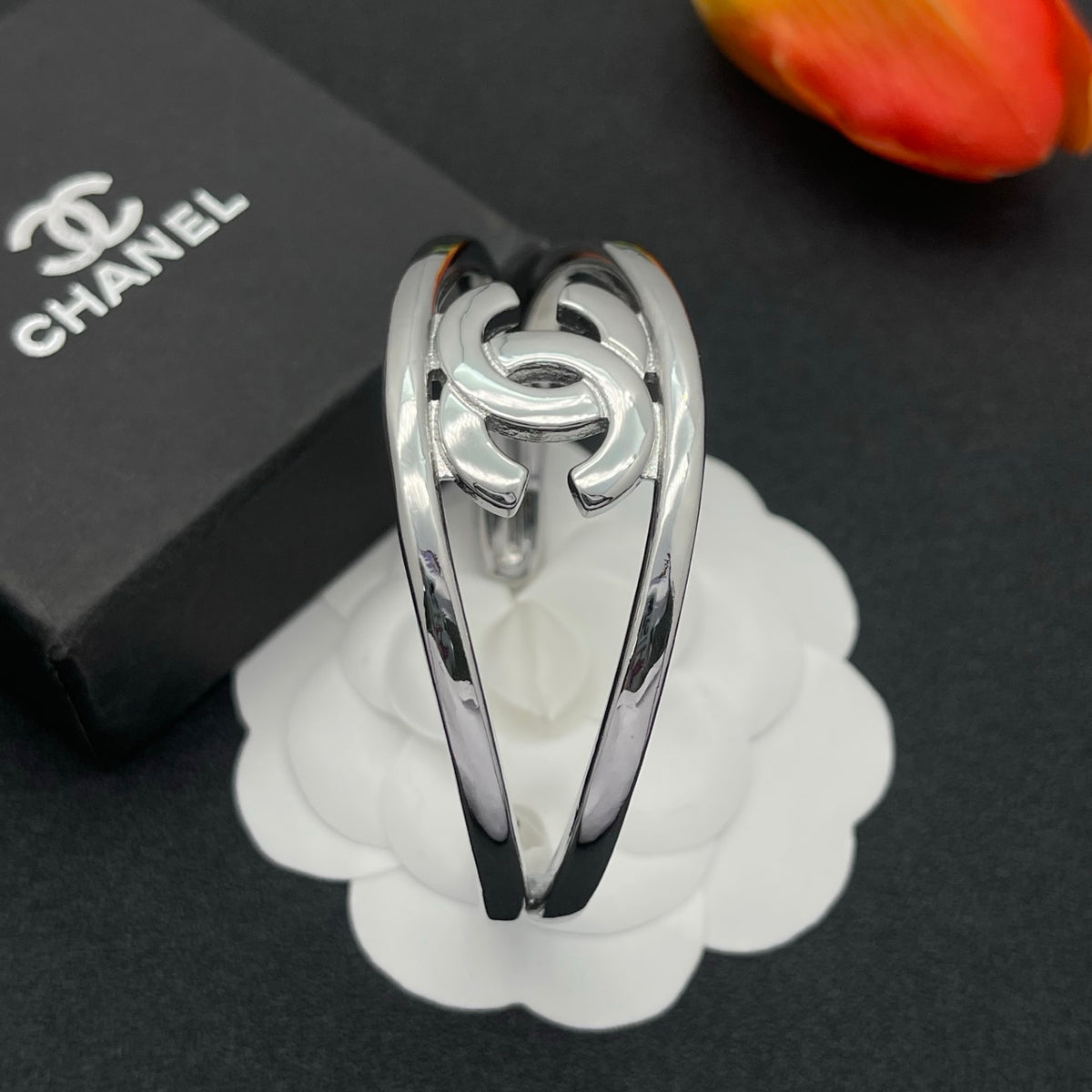 Chanel style bracelets - product photo 4