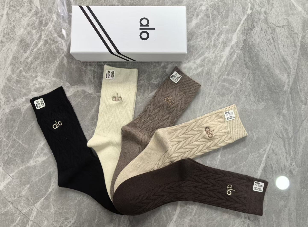 Alo Black Brown Cream Plain Ribbed Mix Crew Socks, image 3