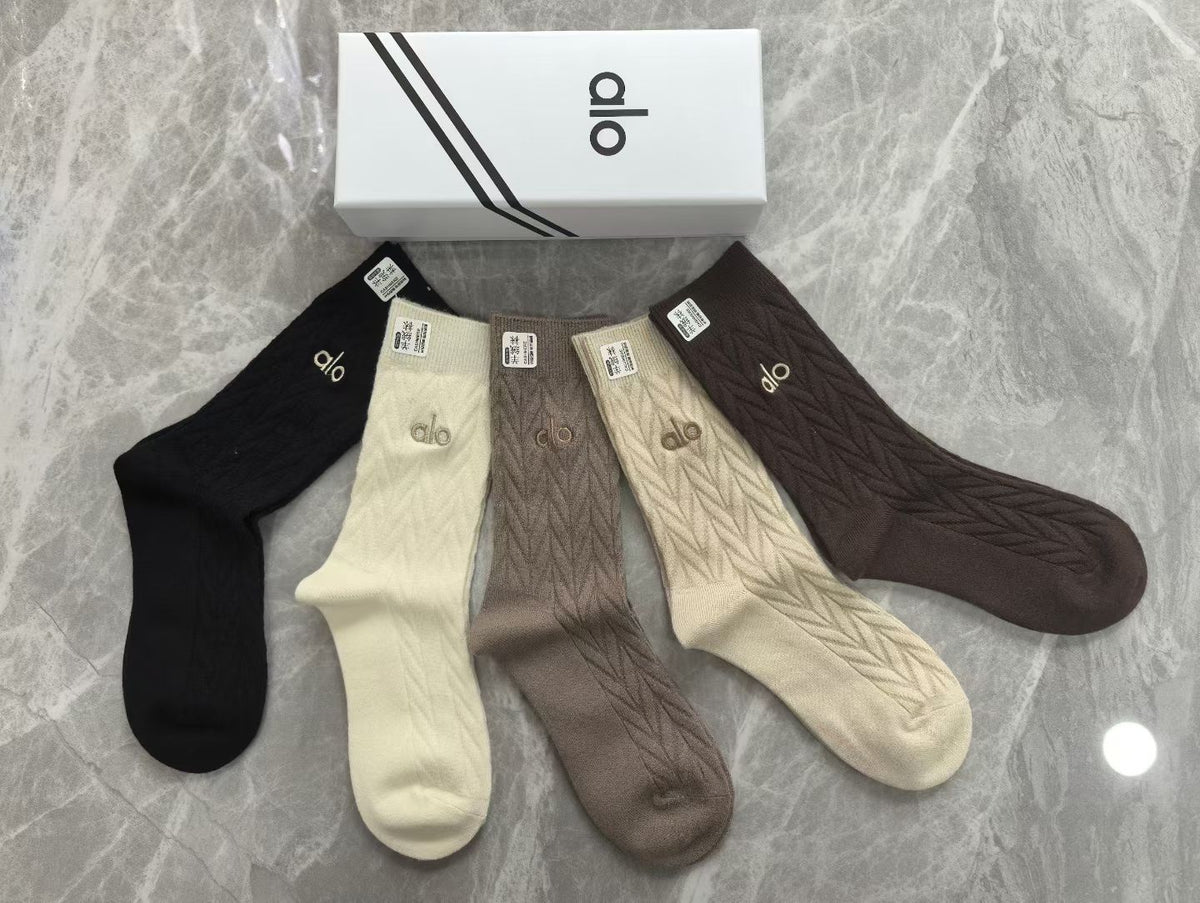 Alo Black Brown Cream Plain Ribbed Mix Crew Socks, image 4