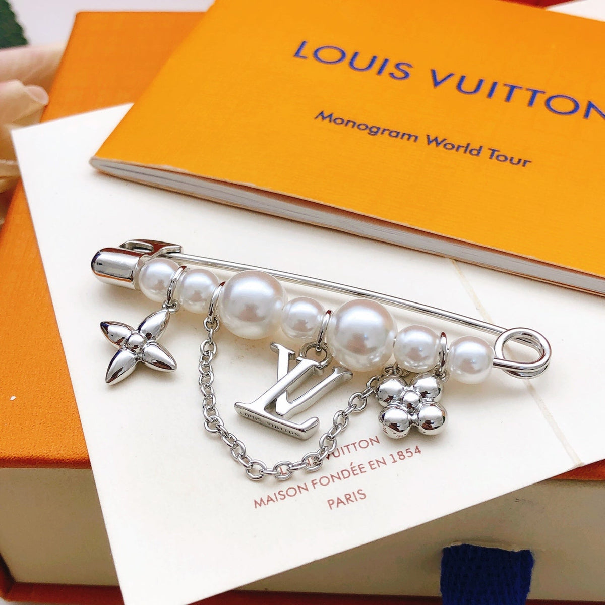 Louis Vuitton Pearl Tassel Brooch - image 2