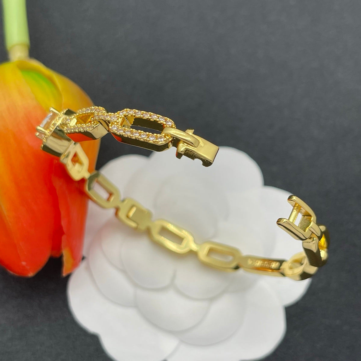Messika Halo Link Chain bracelet in Gold Tone, detail view 14