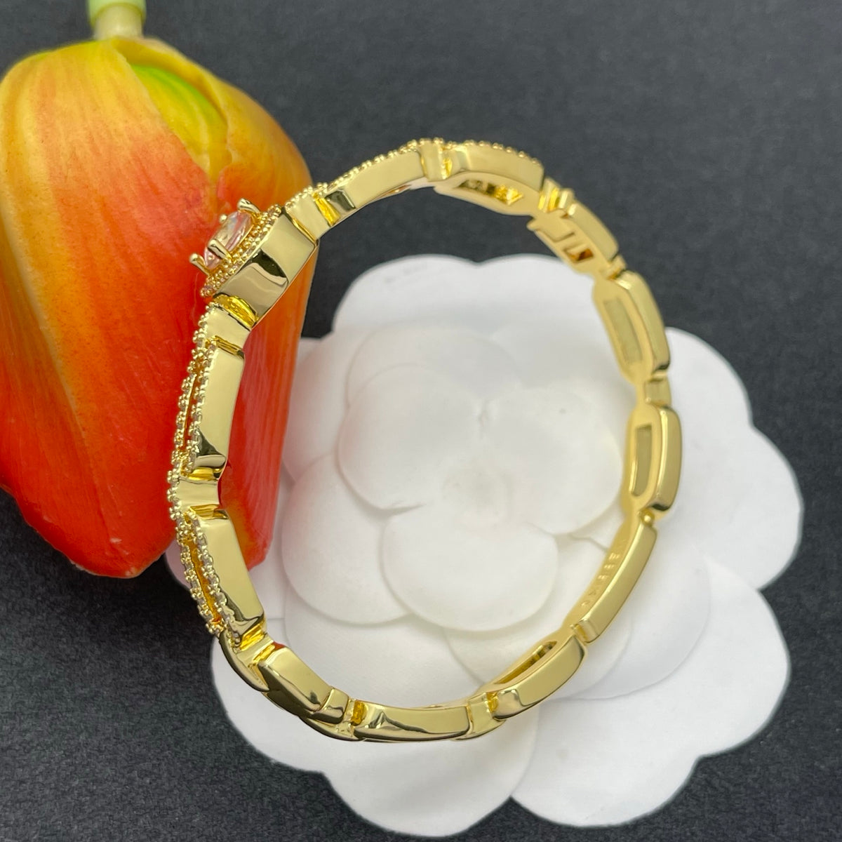 Messika Halo Link Chain bracelet in Gold Tone, detail view 13