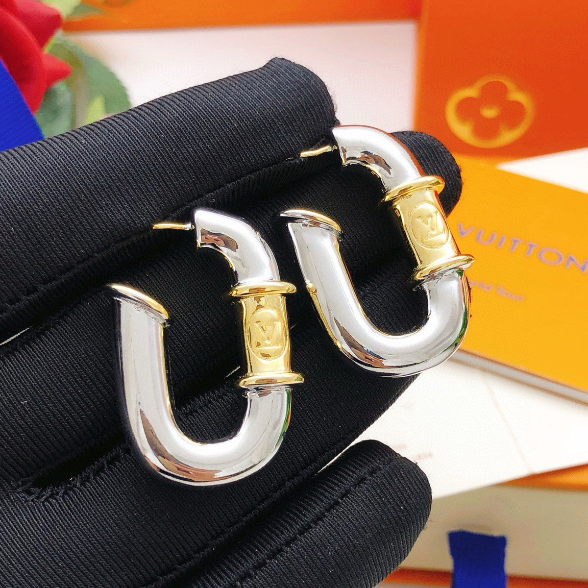 Louis Vuitton Silver-Tone Fashion Accessory – Style 05 - image 1