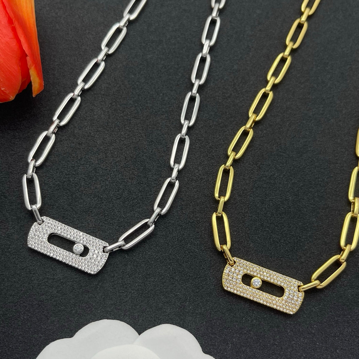 Messika Oversized Link Bar necklace in Gold Tone, detail view 8