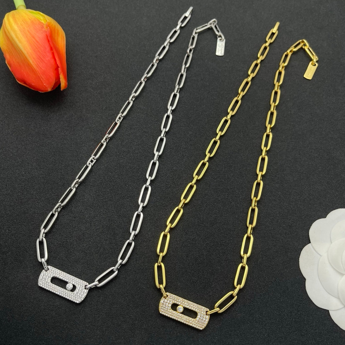 Messika Oversized Link Bar necklace in Gold Tone, detail view 9