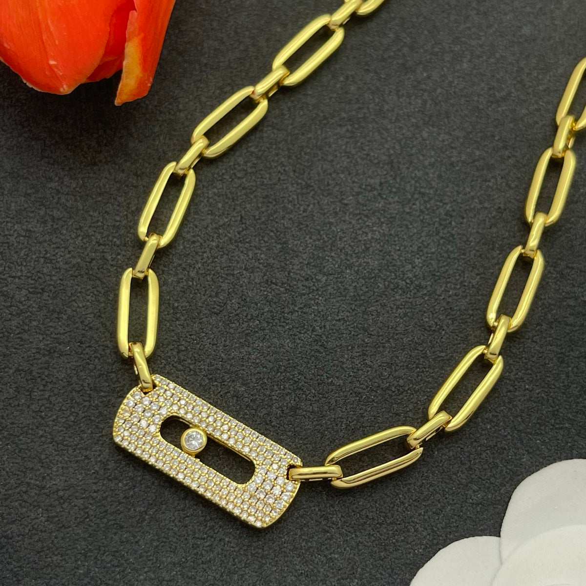 Messika Oversized Link Bar necklace in Gold Tone, detail view 4