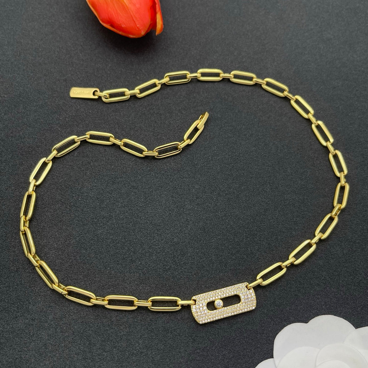 Messika Oversized Link Bar necklace in Gold Tone, detail view 2