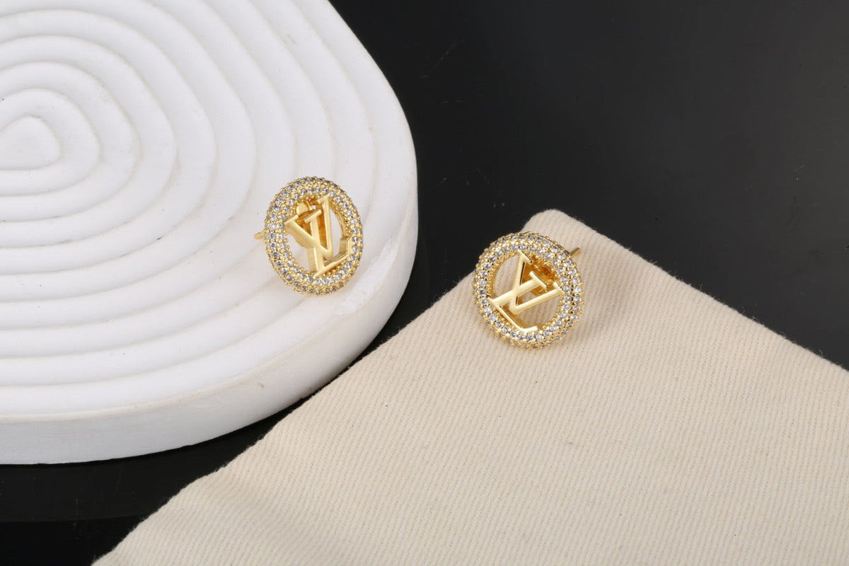 Louis Vuitton Twig Letter Brooch – Style 03 - image 4