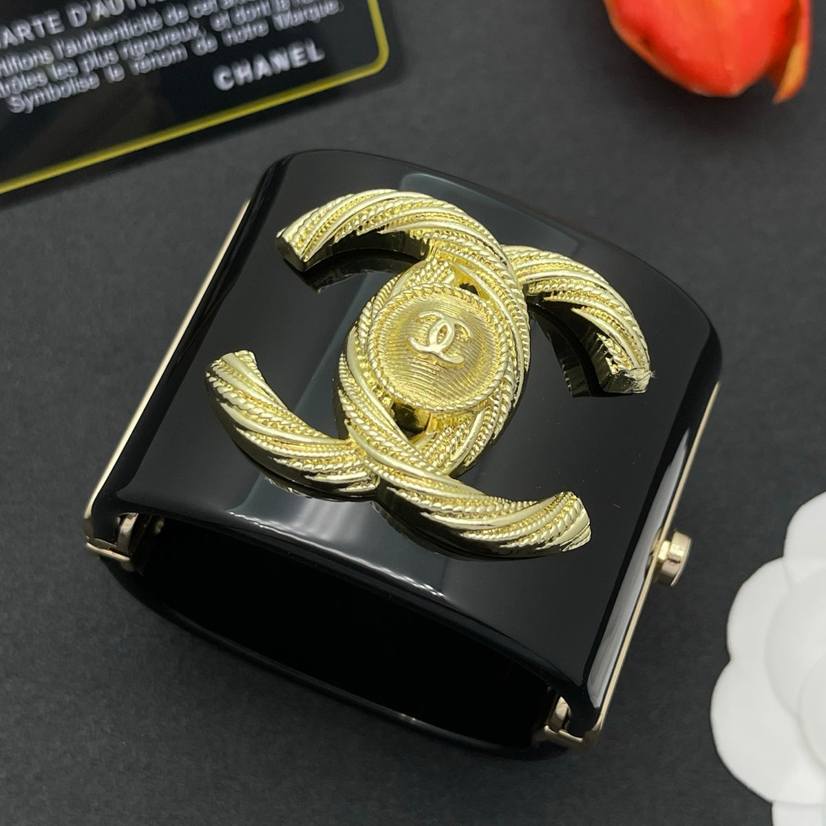 Chanel style acrylic resin bracelets - product photo 3