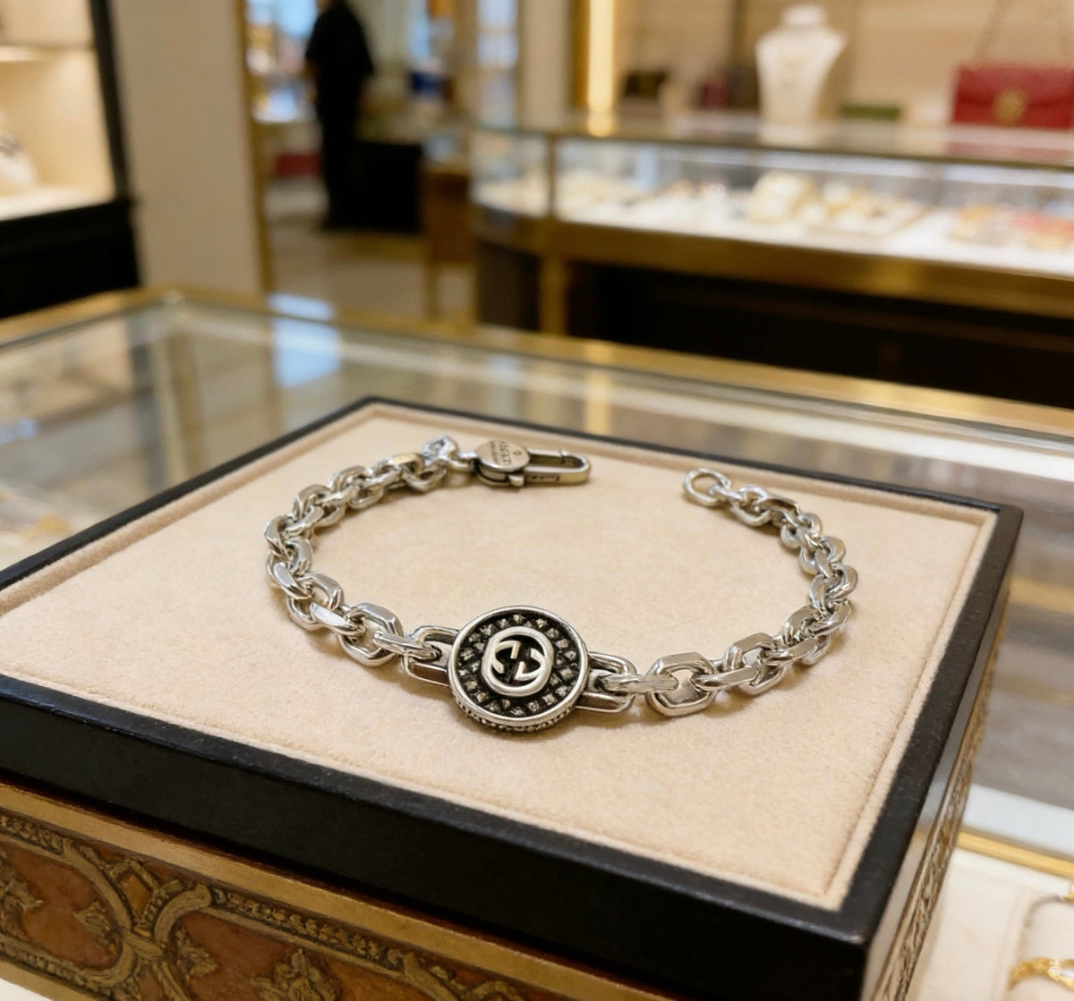 Gucci Unisex Bracelet – Style 34 - image 4