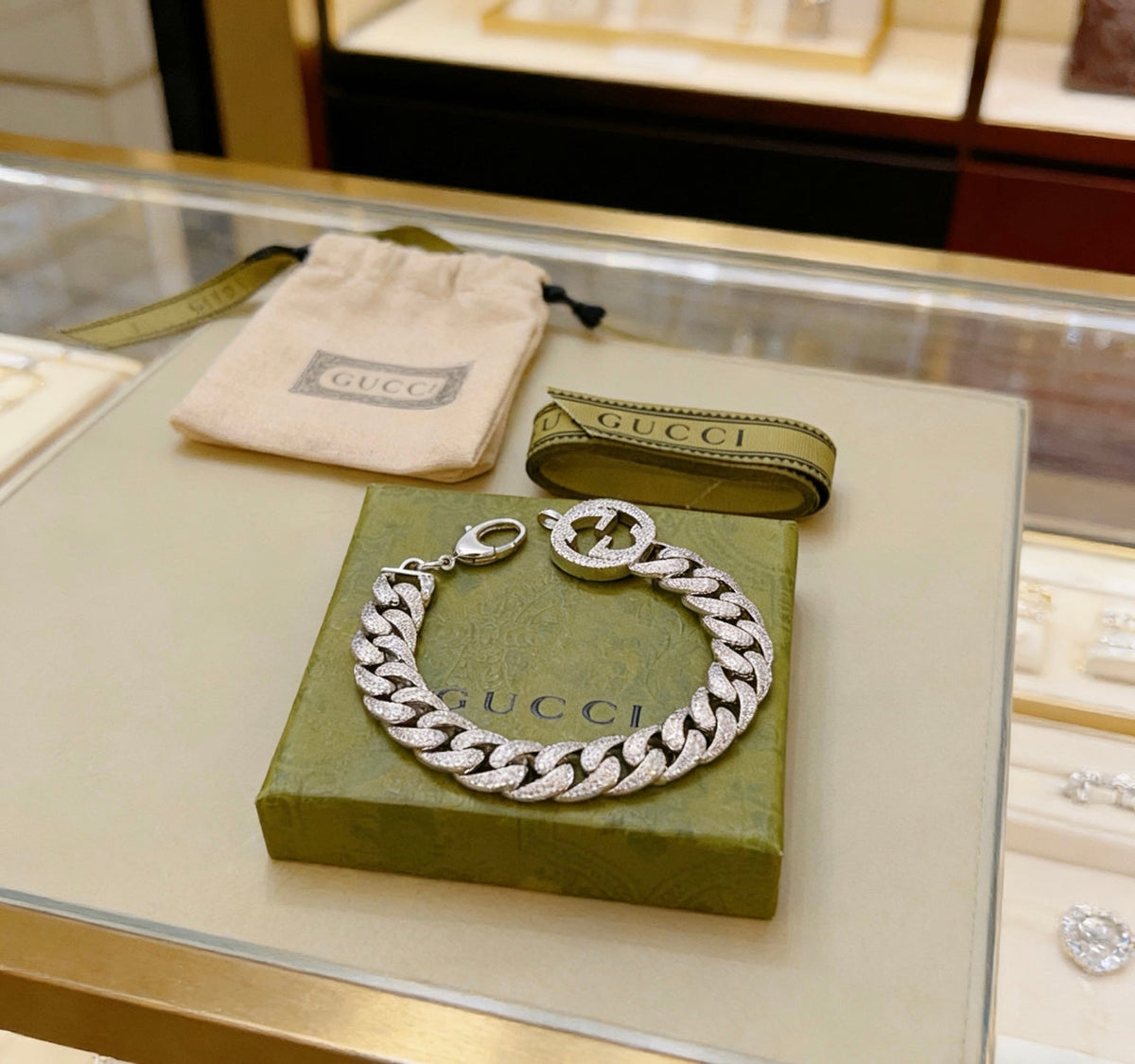 Gucci Pavé Crystal Unisex Bracelet – Style 03 - image 9
