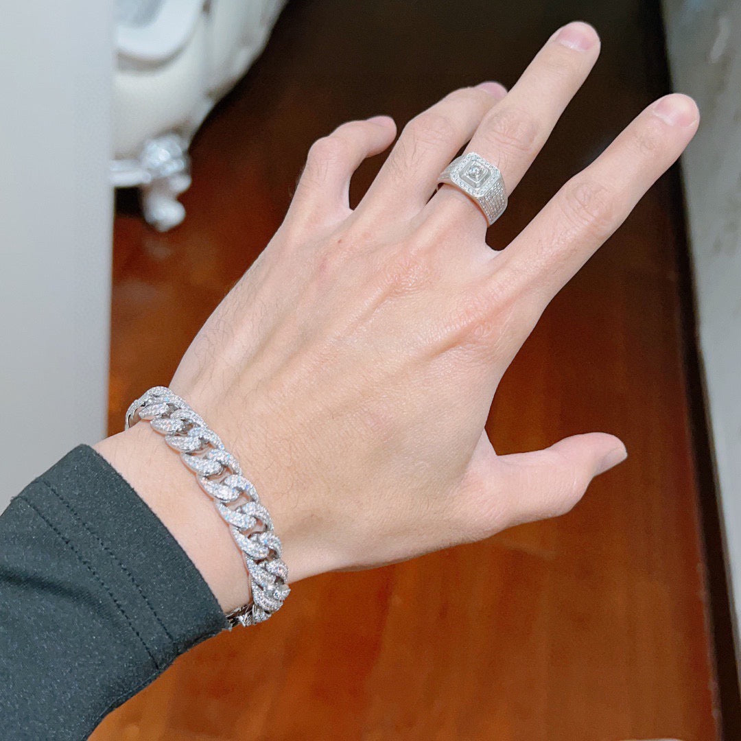 Gucci Pavé Crystal Unisex Bracelet – Style 03 - image 8