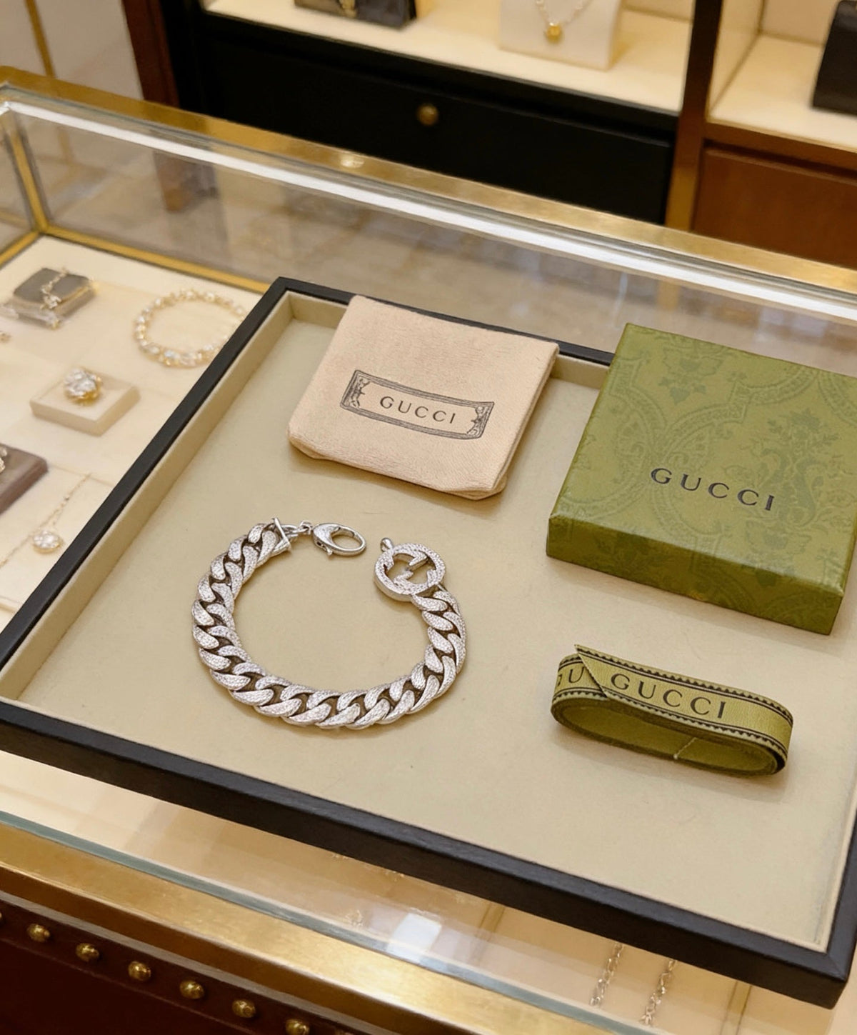 Gucci Pavé Crystal Unisex Bracelet – Style 03 - image 5