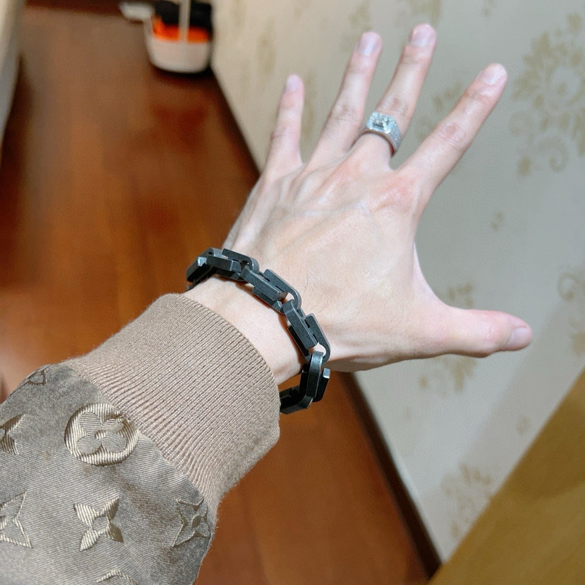 Gucci Vintage-Inspired Unisex Bracelet - image 3