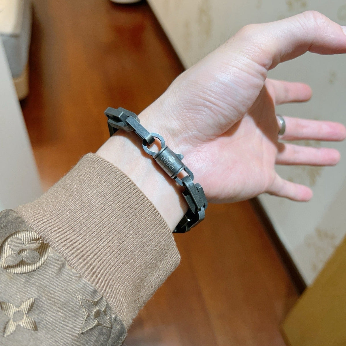 Gucci Vintage-Inspired Unisex Bracelet - image 4