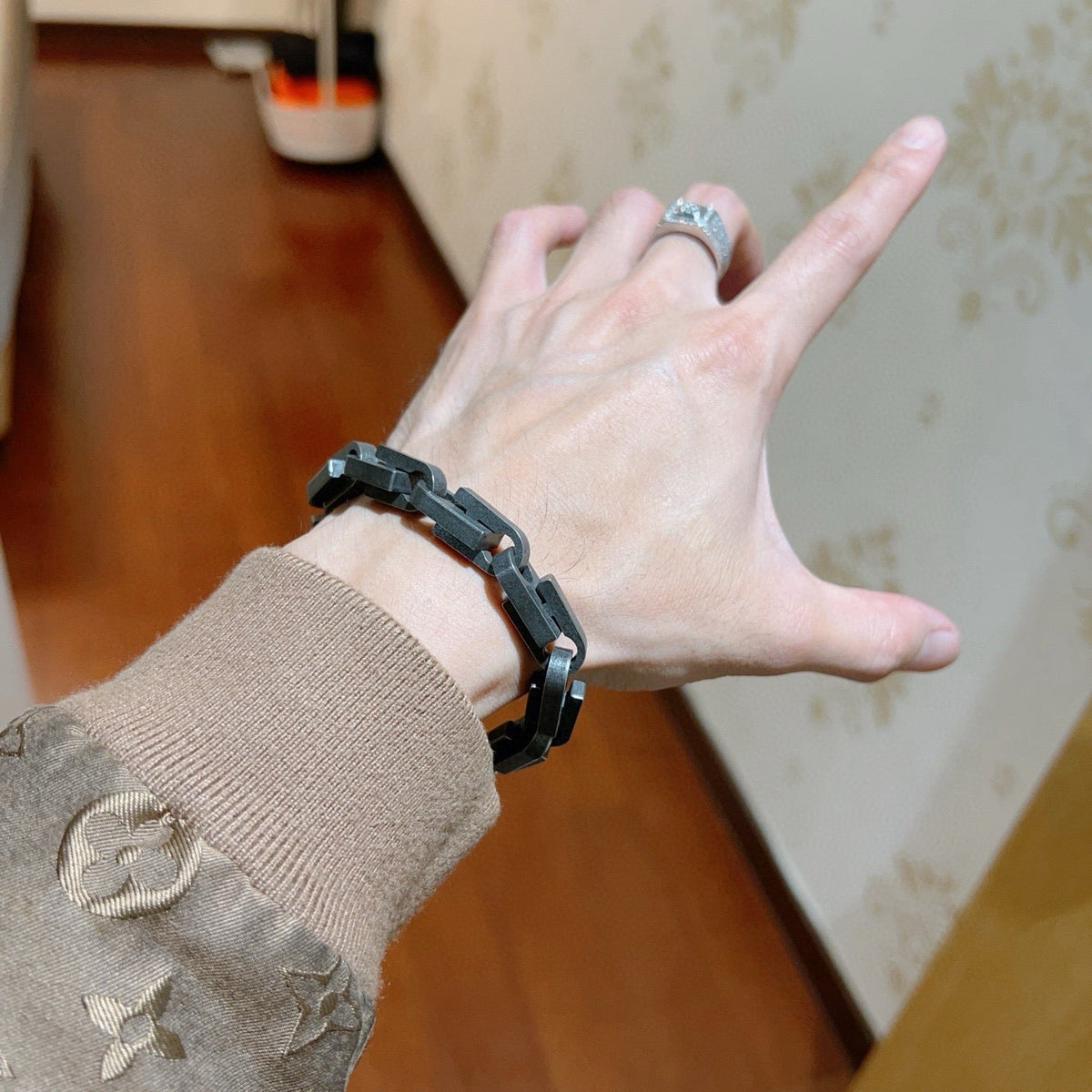 Gucci Vintage-Inspired Unisex Bracelet - image 7