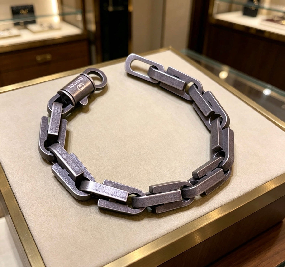Gucci Vintage-Inspired Unisex Bracelet - image 5