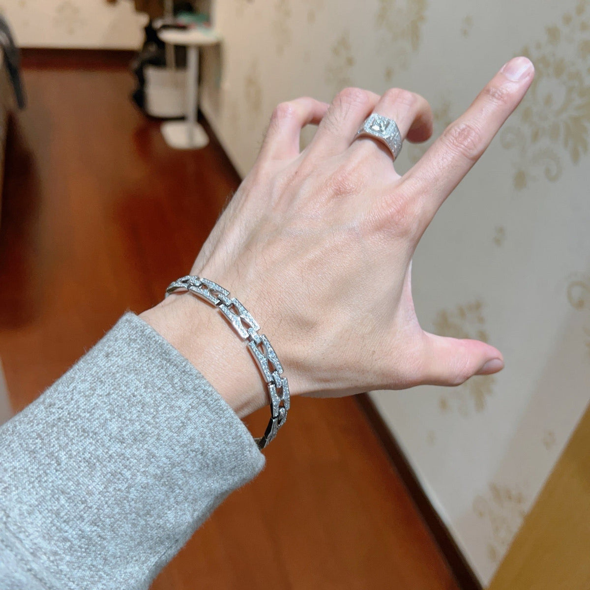 BVLGARI Divas' Dream V-Gold Tone Bracelet – Style 02 - image 3