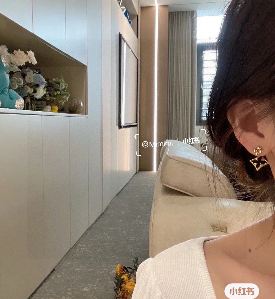 Louis Vuitton Twig Letter Brooch – Style 05 - image 3
