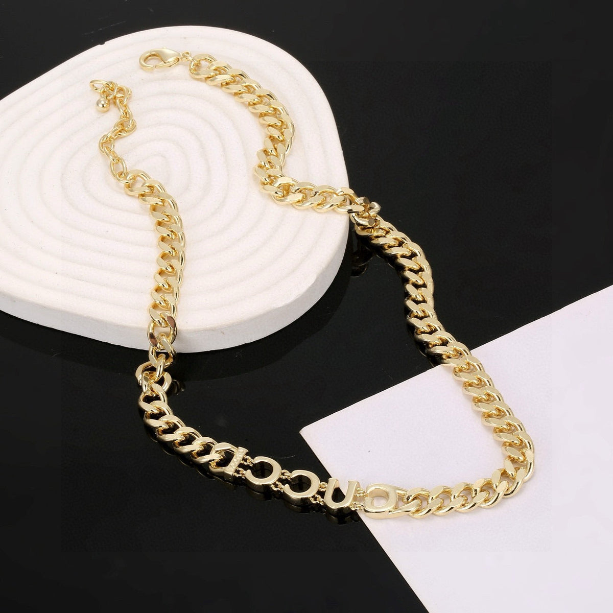 Gucci Distressed Vintage-Inspired Necklace - image 4