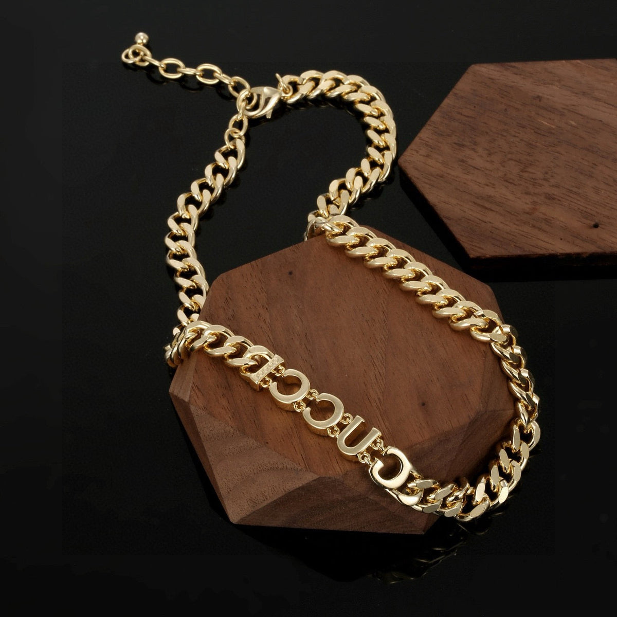 Gucci Distressed Vintage-Inspired Necklace - image 3