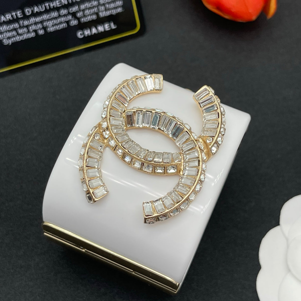 Chanel style acrylic resin bracelets - product photo 4