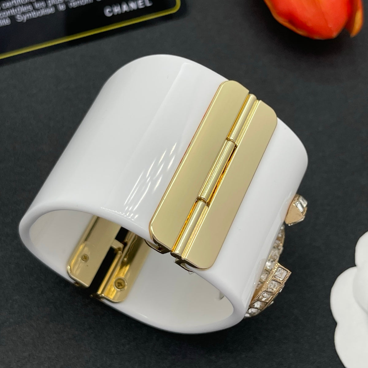 Chanel style acrylic resin bracelets - product photo 5