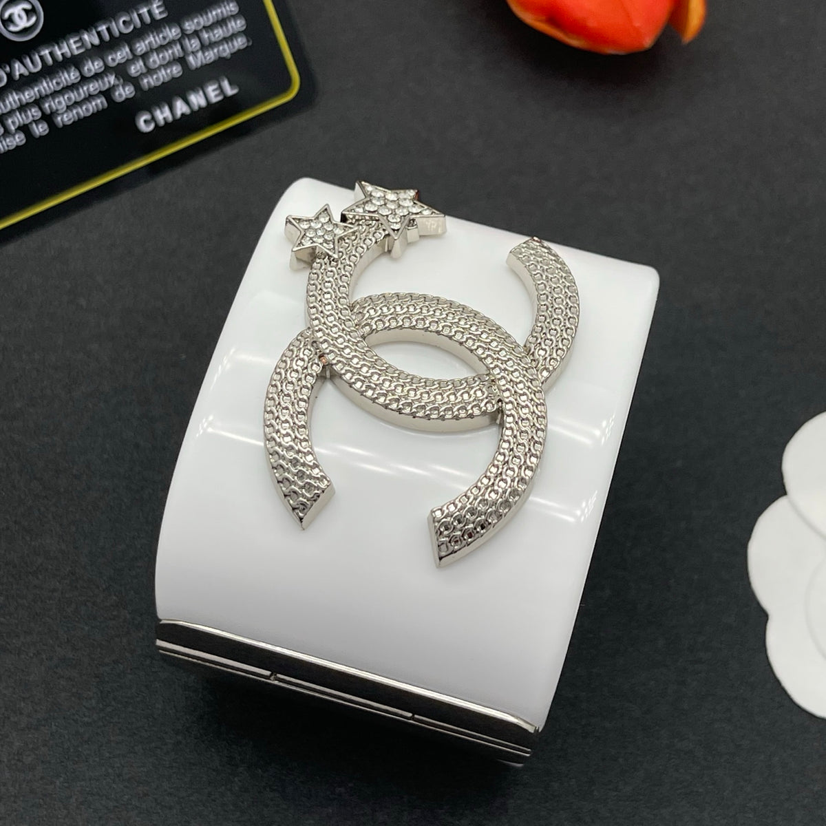 Chanel style acrylic resin bracelets - product photo 4