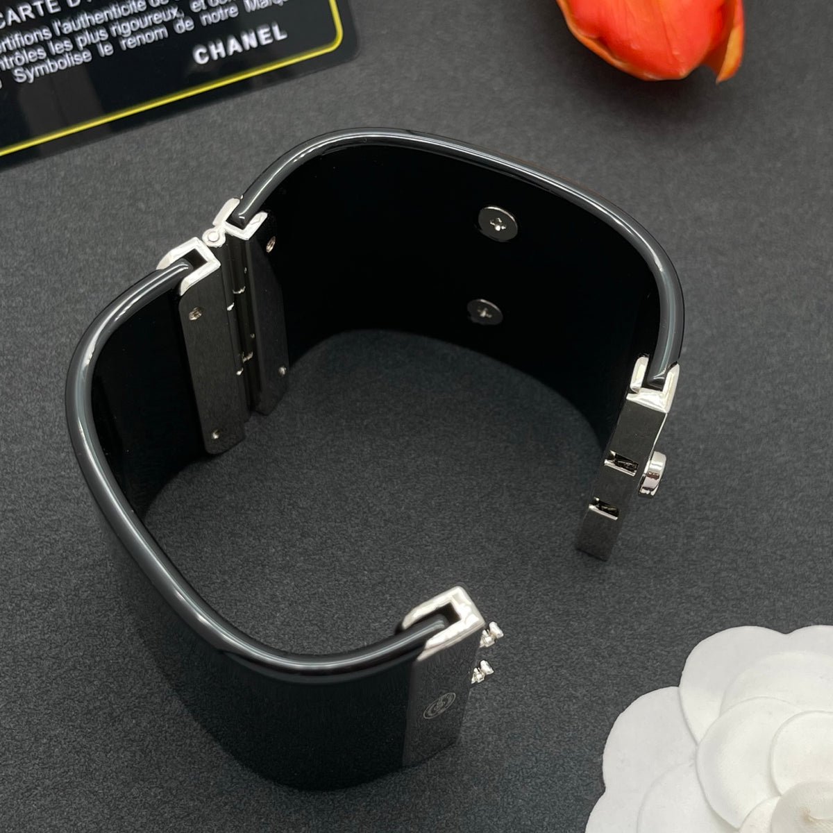 Chanel style acrylic resin bracelets - product photo 6