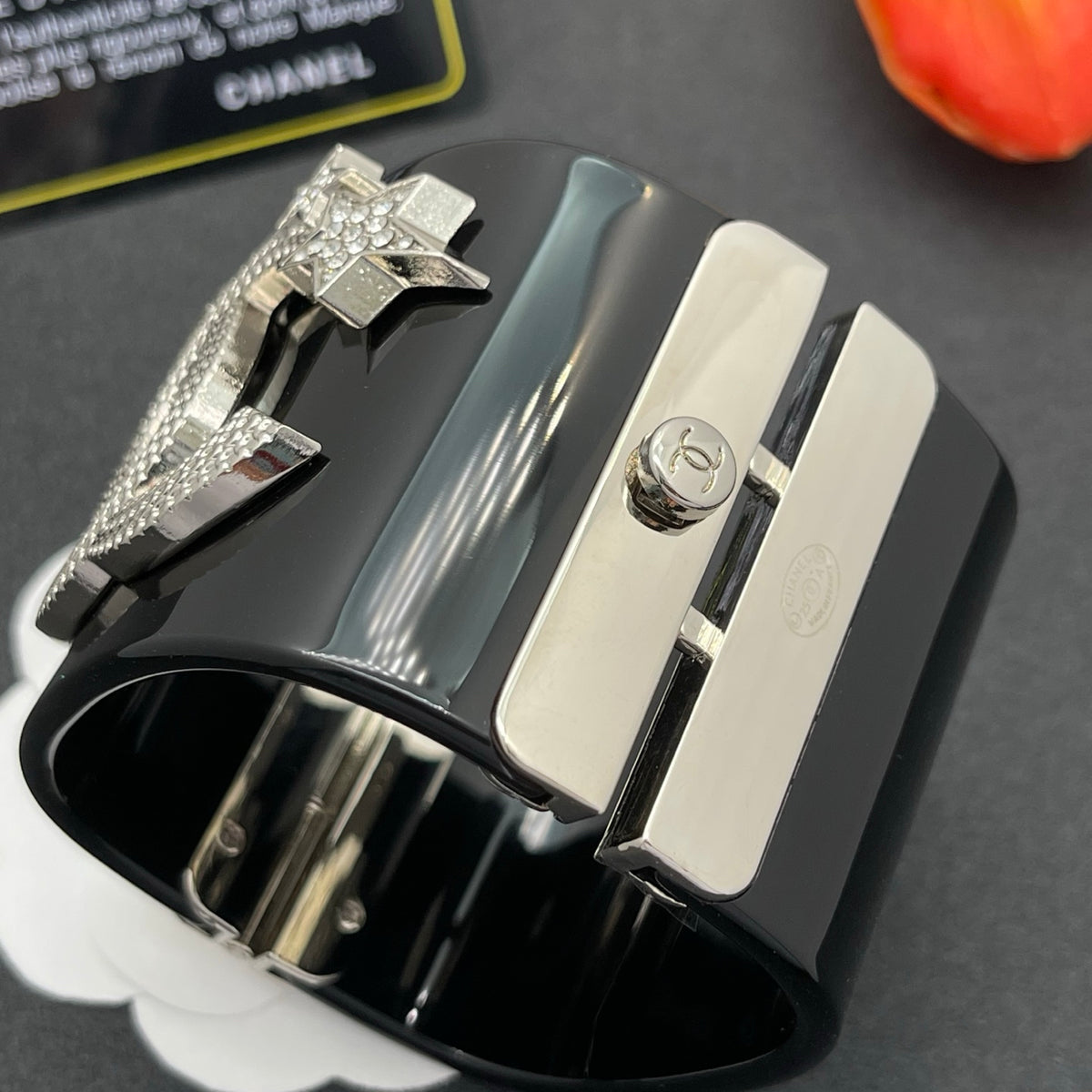 Chanel style acrylic resin bracelets - product photo 7