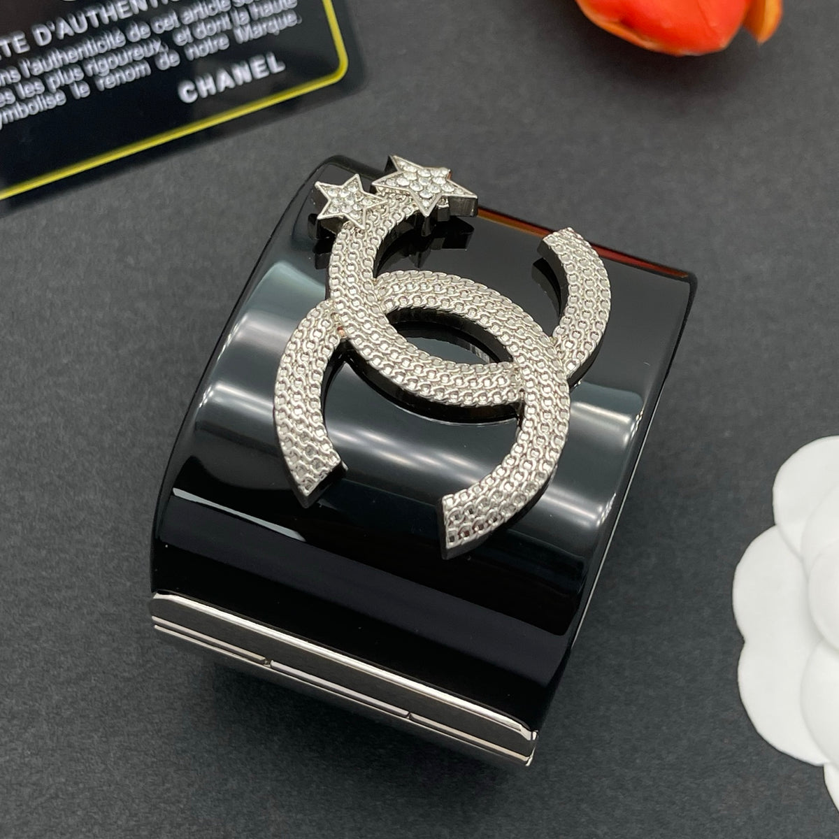 Chanel style acrylic resin bracelets - product photo 4
