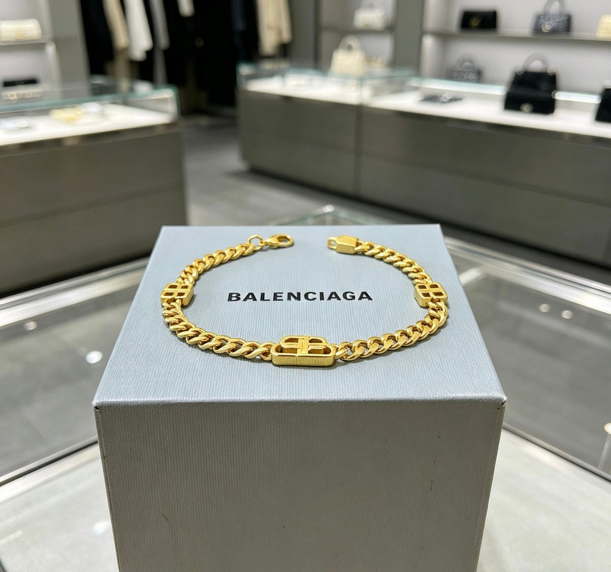 Balenciaga Spanish-Inspired Necklace & Bracelet Set – Style 05 - image 5