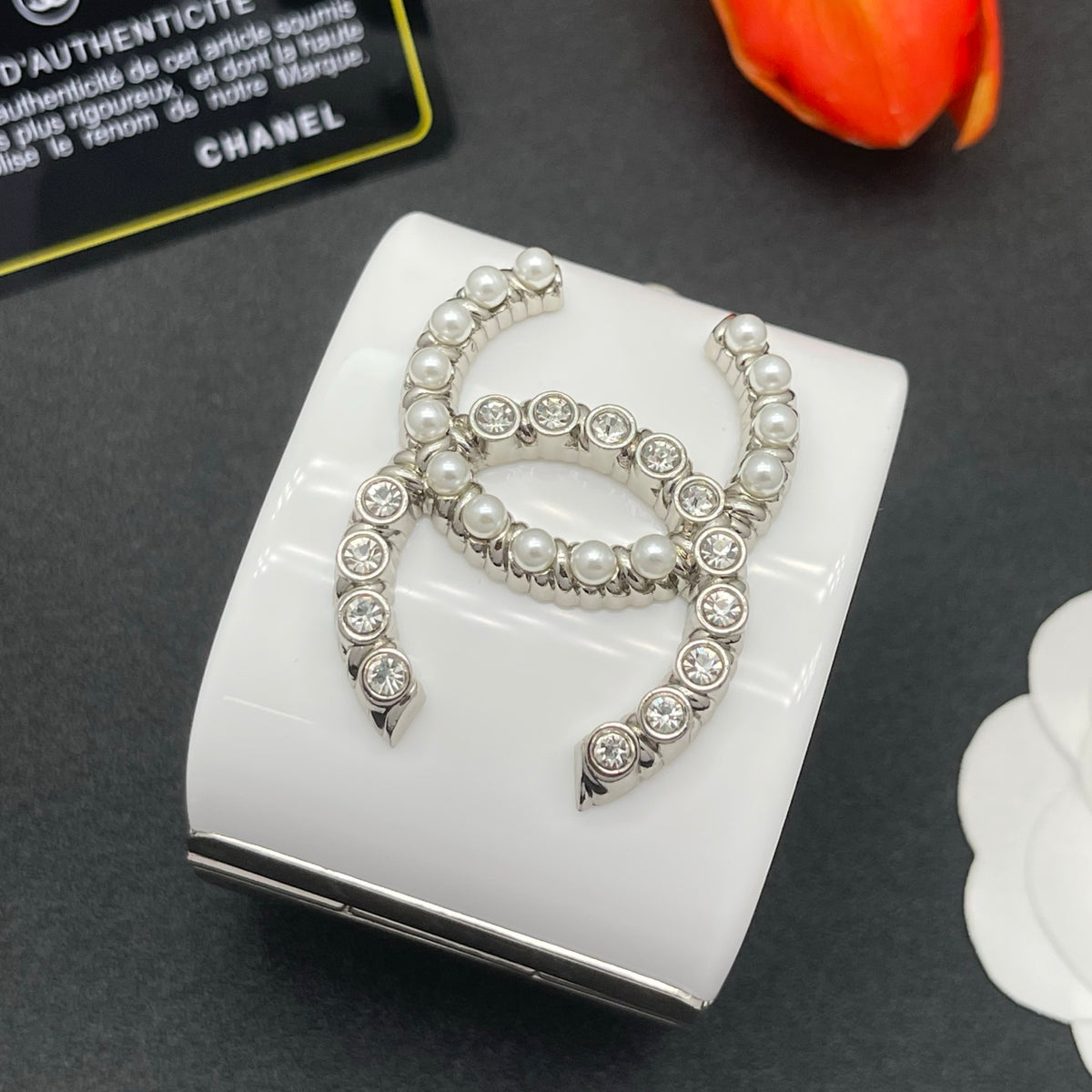 Chanel style acrylic resin bracelets - product photo 4