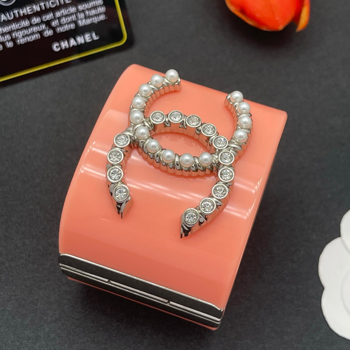 Chanel style acrylic resin bracelets - product photo 4