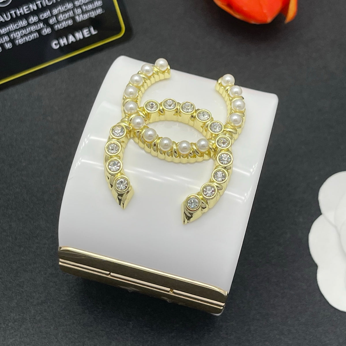 Chanel style acrylic resin bracelets - product photo 4