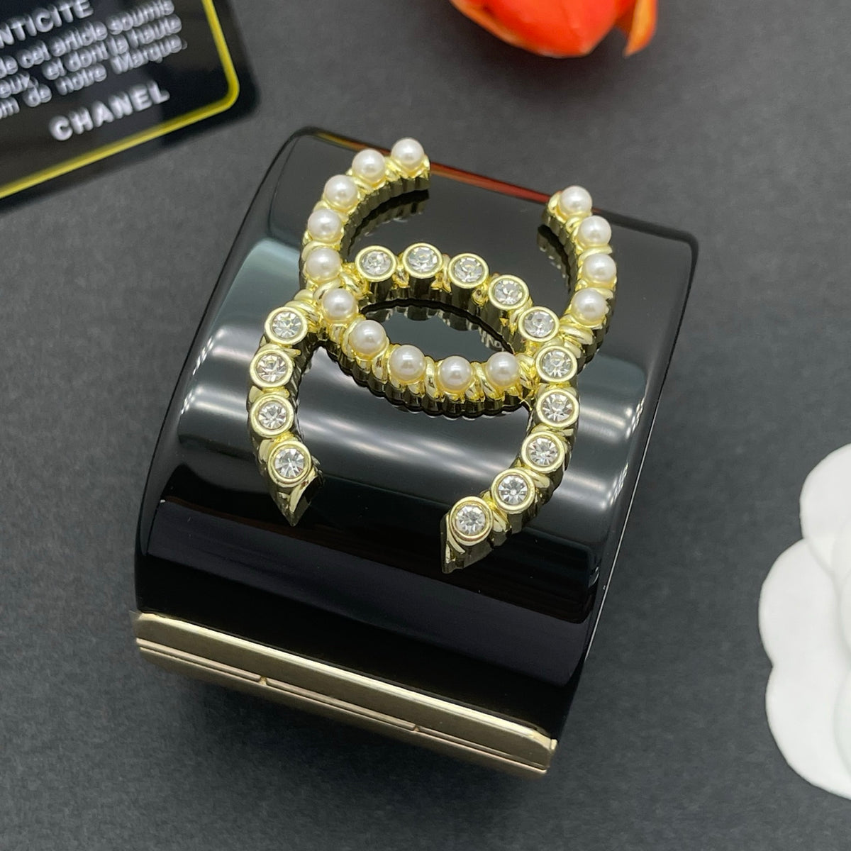 Chanel style acrylic resin bracelets - product photo 4