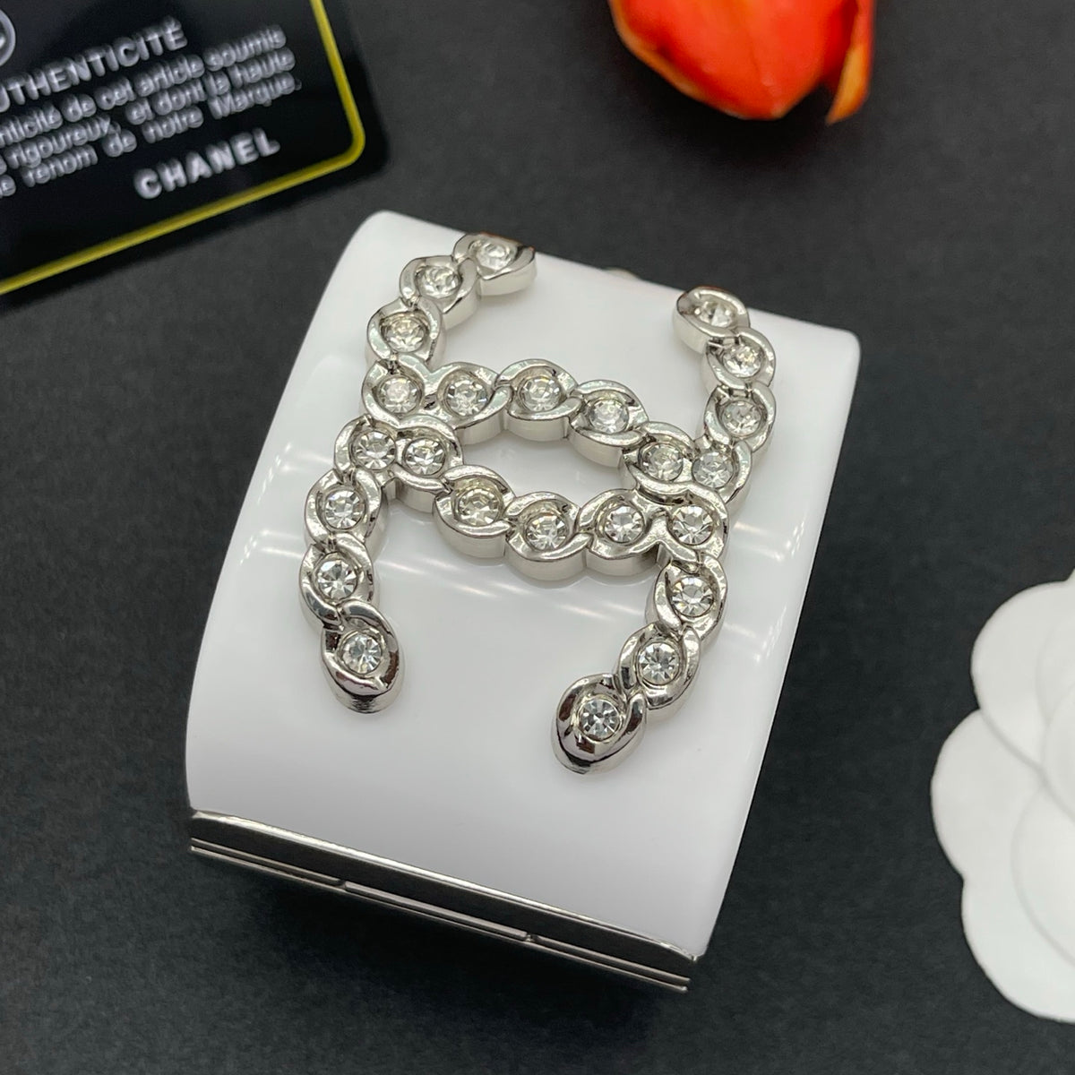 Chanel style acrylic resin bracelets - product photo 4