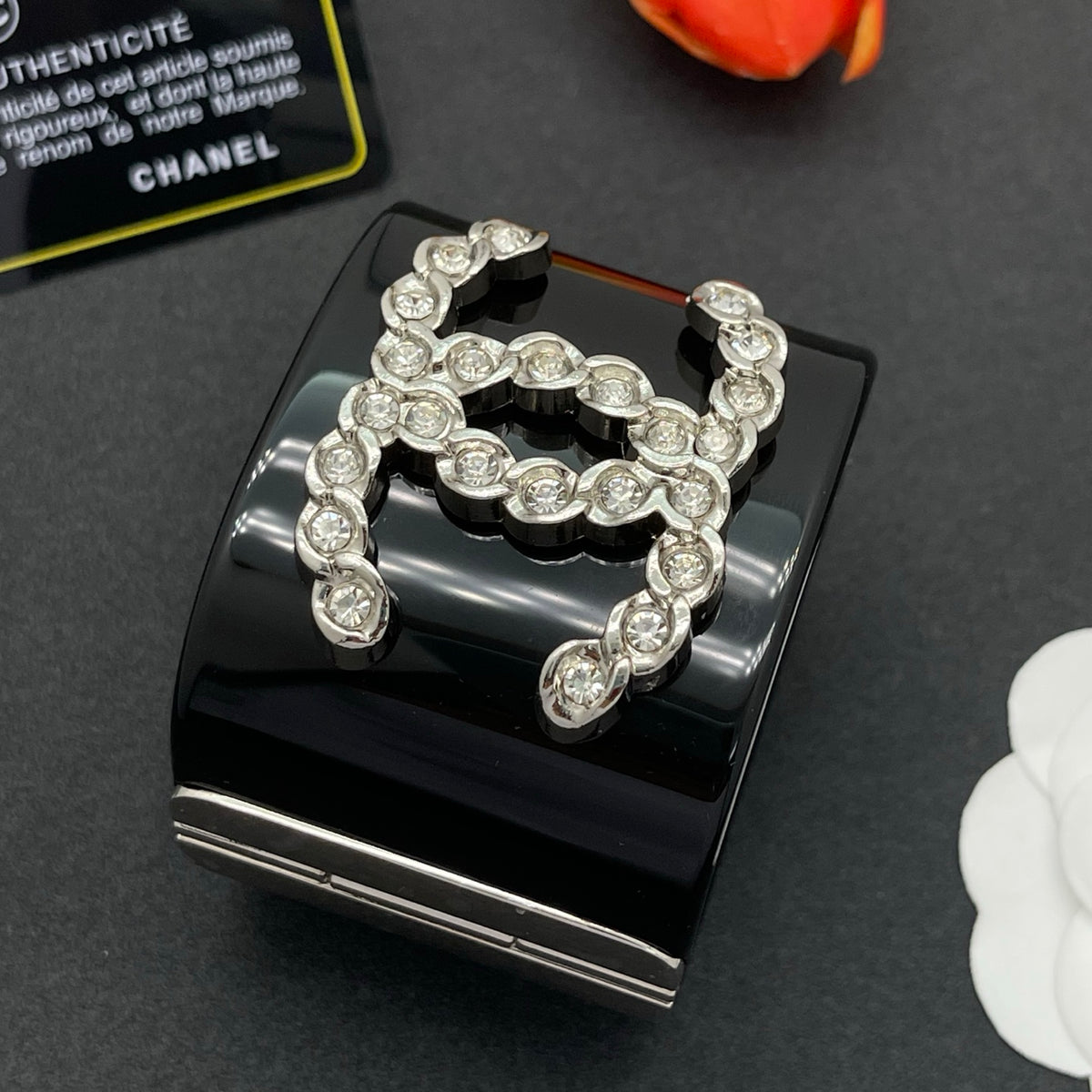 Chanel style acrylic resin bracelets - product photo 4