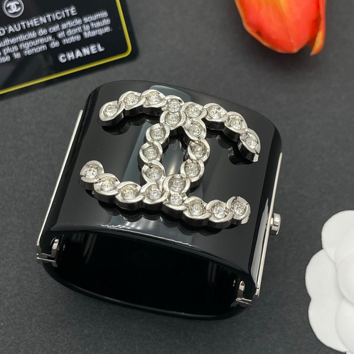 Chanel style acrylic resin bracelets - product photo 3