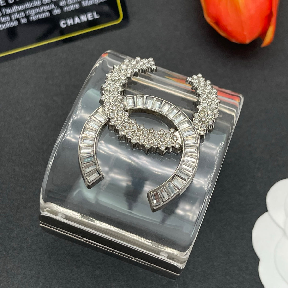 Chanel style acrylic resin bracelets - product photo 4
