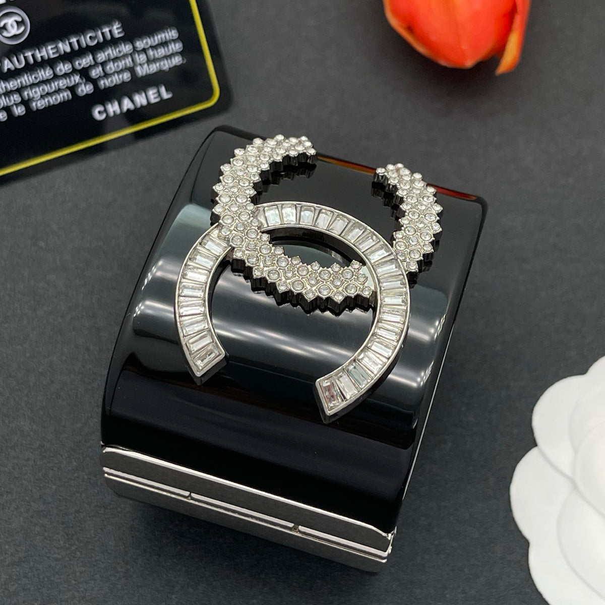Chanel style acrylic resin bracelets - product photo 4