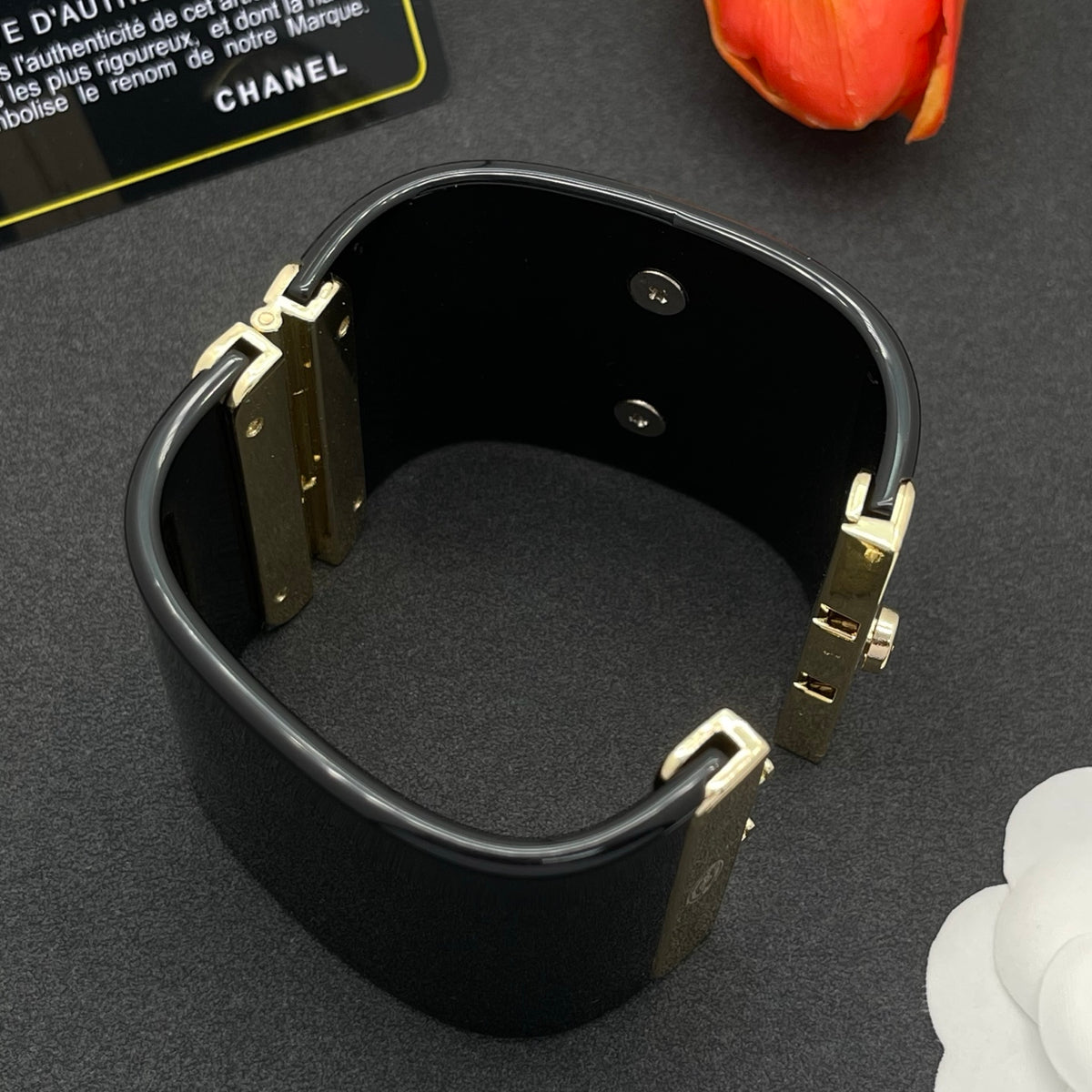 Chanel style acrylic resin bracelets - product photo 6