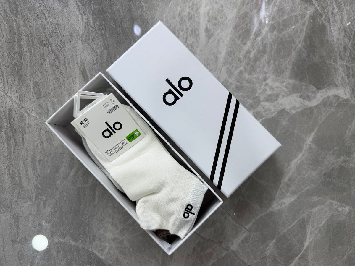 Alo Neutral Small Side Wordmark Ankle Socks, image 6