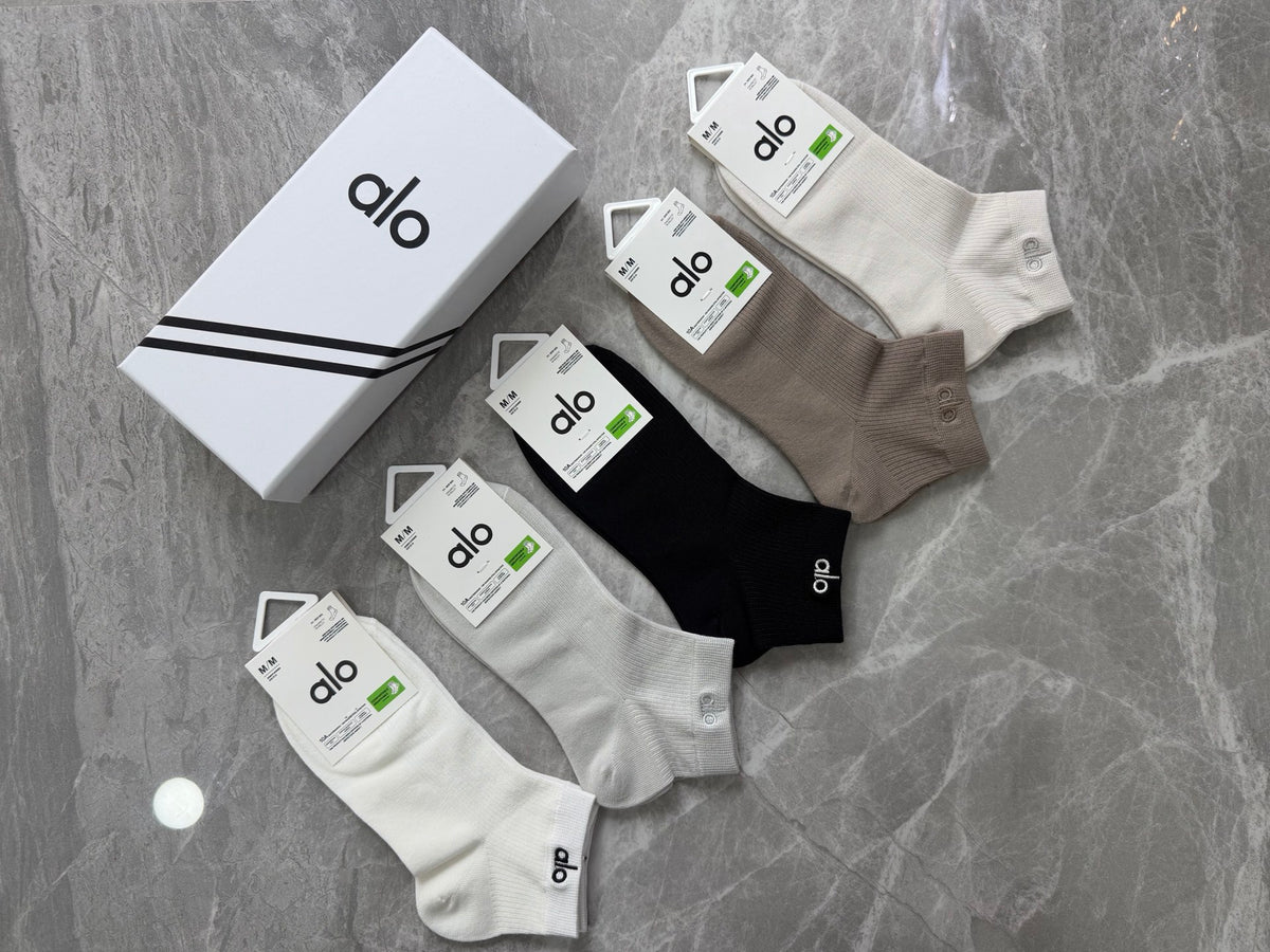 Alo Neutral Small Side Wordmark Ankle Socks, image 5